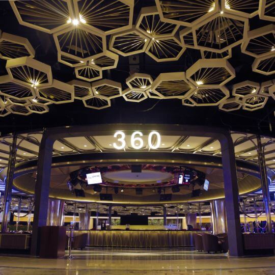 ニューポートワールドリゾート1階のBar360