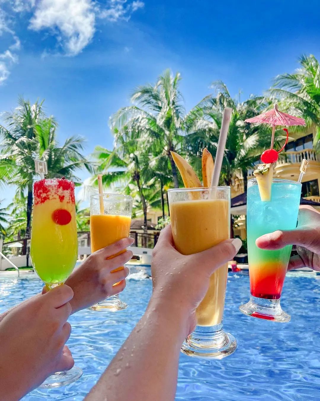 Boracay_へナン ガーデン リゾート_プールサイドバー